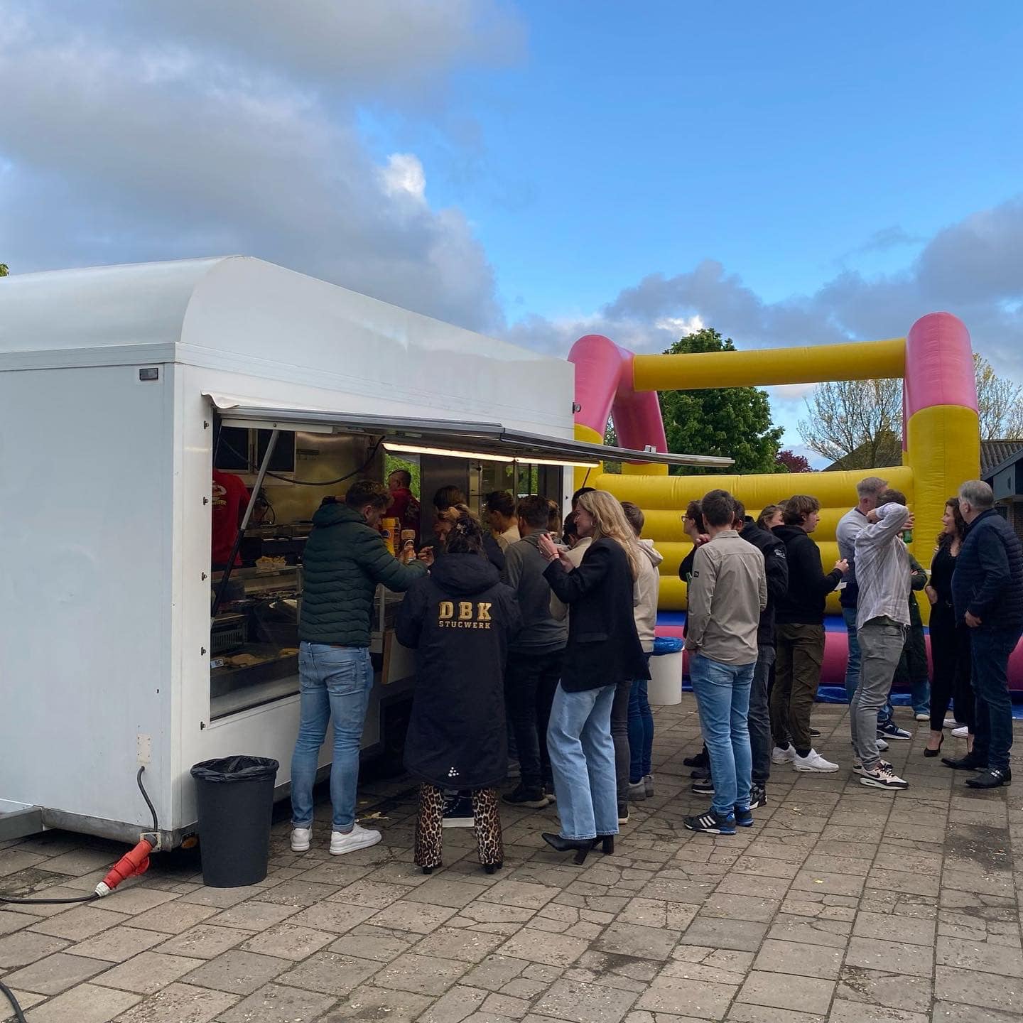 480310690_554973837572575_5229912342879939585_n kipwagen, catering op locatie